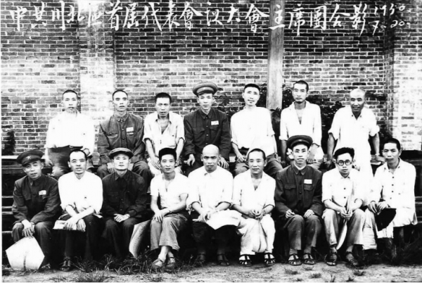 為報奪妻之仇參軍成開國將軍,回鄉後髮妻跪地痛哭,惡霸被嚇得自盡