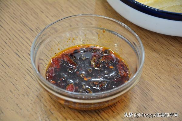 吃不完的吐司別扔，加點麻辣火鍋底料烤一烤，酥香脆嫩吃不夠