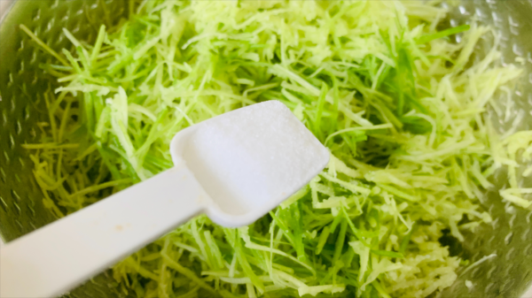 入冬常吃這蘿蔔，纖維高適合便秘族，配2種食材做蒸餃鮮美又營養