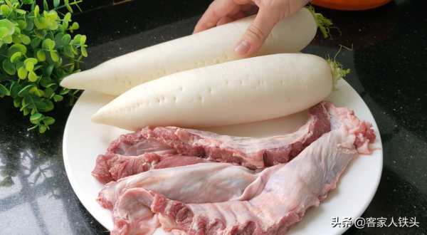 我家蘿蔔從不炒，加1塊隔山肉，這做法我家一週可以吃3次，超過癮