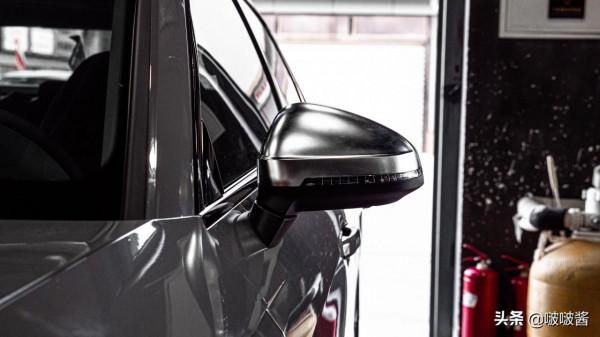 奧迪A4改裝碳纖維內飾+副駕駛液晶+氛圍燈+RS4前包圍