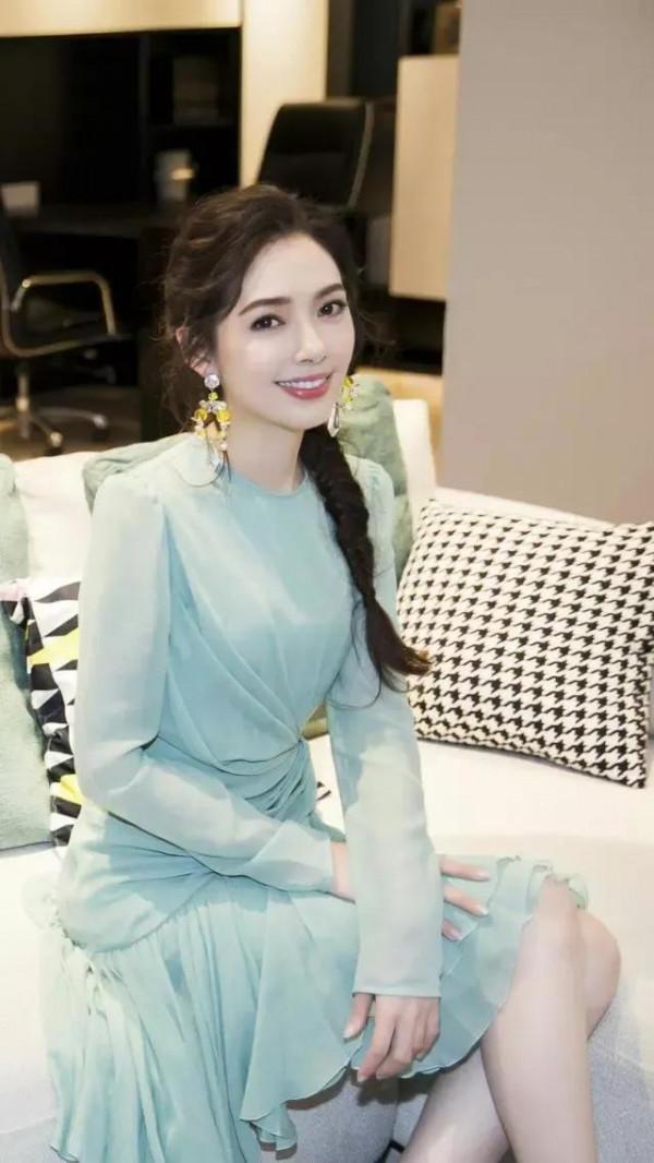 郭碧婷，貌美如花楚楚動人