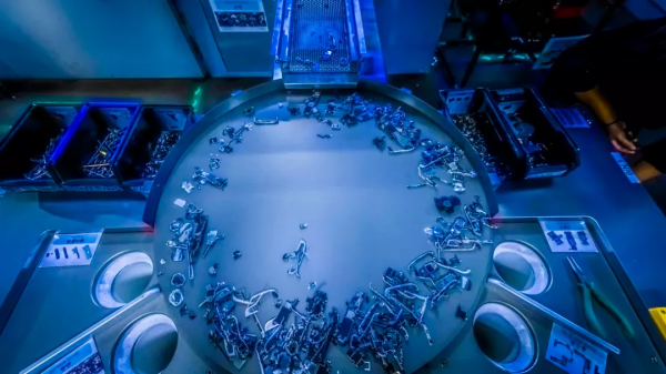 iPhone 13 用塑膠瓶做天線,蘋果瘋了嗎? iPhone 13 用塑膠瓶做天線,蘋果瘋了嗎?