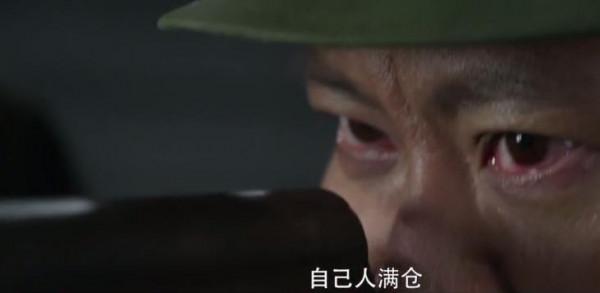 《王牌部隊》高粱扔完最後一顆手榴彈 選擇跳崖 張排長為救戰友犧牲