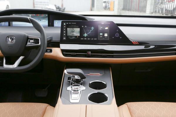 2.0T配愛信8AT，高顏值SUV，長安UNI-K，指導價14.59-18.49萬