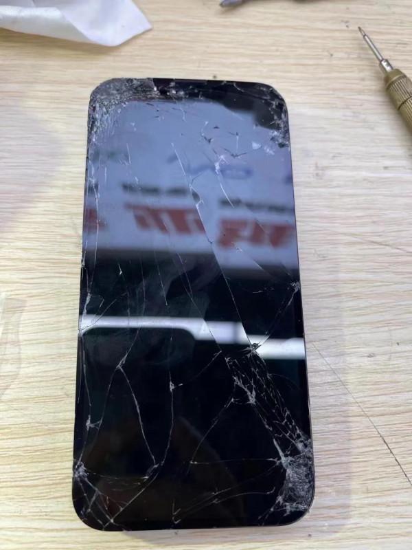 “摔的稀巴爛的13pro還能值幾個錢”