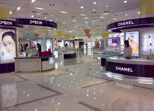 網上購物越瘋狂，實體店越蕭條？普通人掙錢更難，時間更少