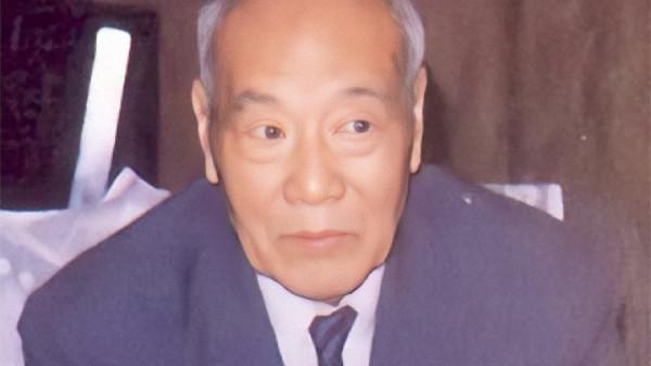 1931年，地下黨員侯鏡如失聯後成國軍司令，後在遼瀋戰役立下奇功