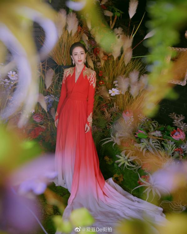 佟氏七寶車,麗日坐高閣,婭相兼尤美,粉紅女郎佟麗婭 佟氏七寶車,麗日坐高閣,婭相兼尤美,粉紅女郎佟麗婭