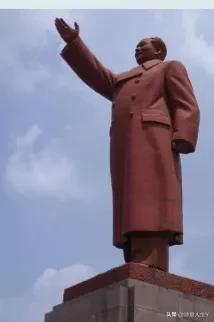 腳印，未來一路向前