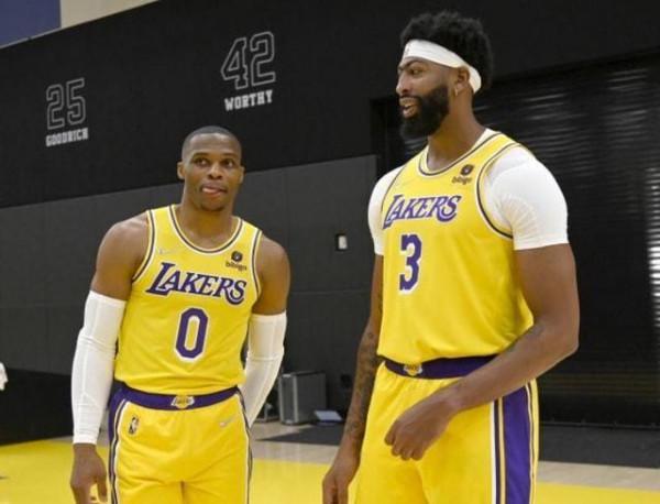 說實話,濃眉帶隊沒有威少厲害!這幾場威少打的確實不錯 說實話,濃眉帶隊沒有威少厲害!這幾場威少打的確實不錯