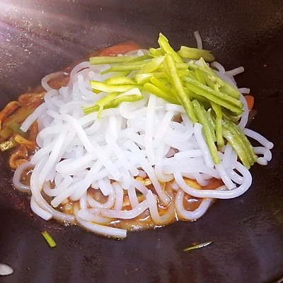 #暖冬醬在手，嗨吃部隊鍋#韓式辣醬炒土豆粉，味道超讚