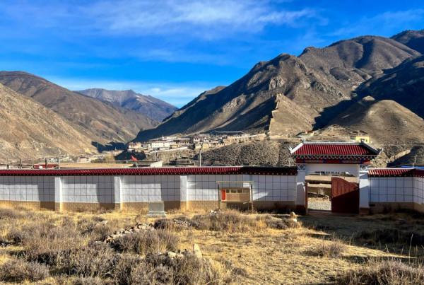 西藏發現一處清代漢墓群，多達150座漢墓，當地人還吃月餅跳獅舞