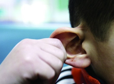 孩子耳朵裡進了異物怎麼辦?別慌!儘早就醫 孩子耳朵裡進了異物怎麼辦?別慌!儘早就醫