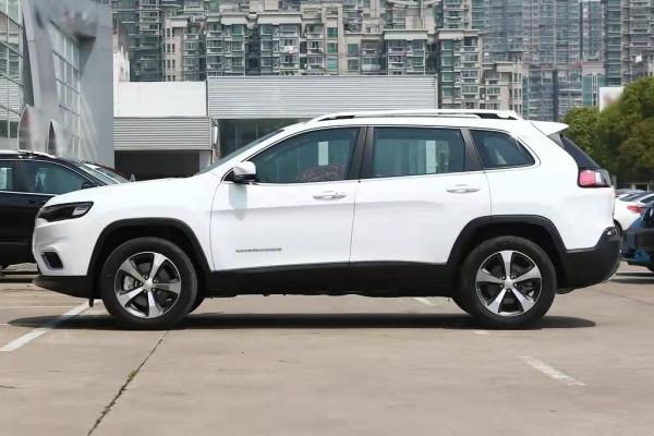 自由光:外觀運動,搭載2.0T+256馬力,配前後獨懸,售23.98萬 自由光:外觀運動,搭載2.0T+256馬力,配前後獨懸,售23.98萬