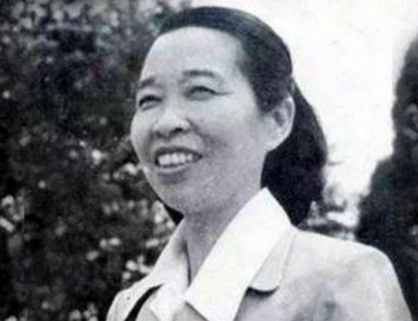 1956年一場葬禮,3位上將扶靈,千名群眾送行,這位女將軍是誰? 1956年一場葬禮,3位上將扶靈,千名群眾送行,這位女將軍是誰?