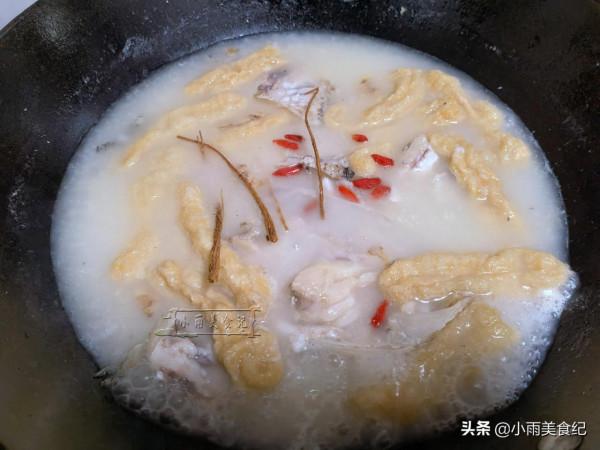 家裡有孩子的這湯要常做，蛋白質含量高營養滋補，湯汁濃白味道鮮