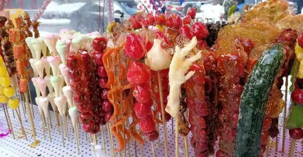 哈爾濱驚現“三俗”糖葫蘆，是創新還是搞怪？