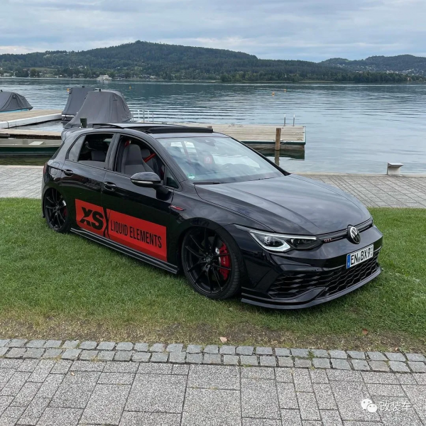 用一身競技改件來玩姿態的8代高爾夫GTI，這操作你們看得懂嗎？