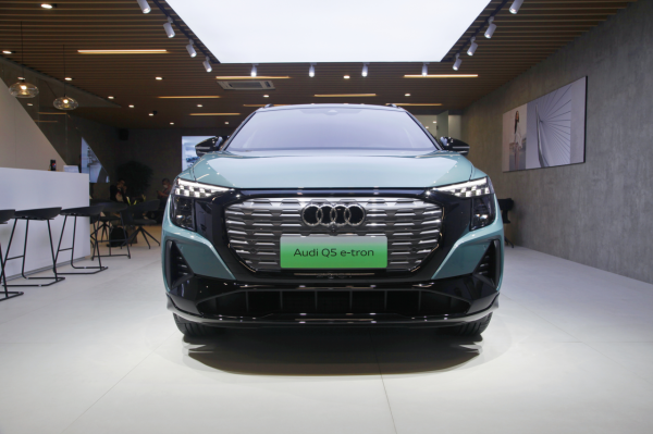 上汽奧迪Q5 e-tron亮相廣州車展，豪華純電SUV開啟預訂