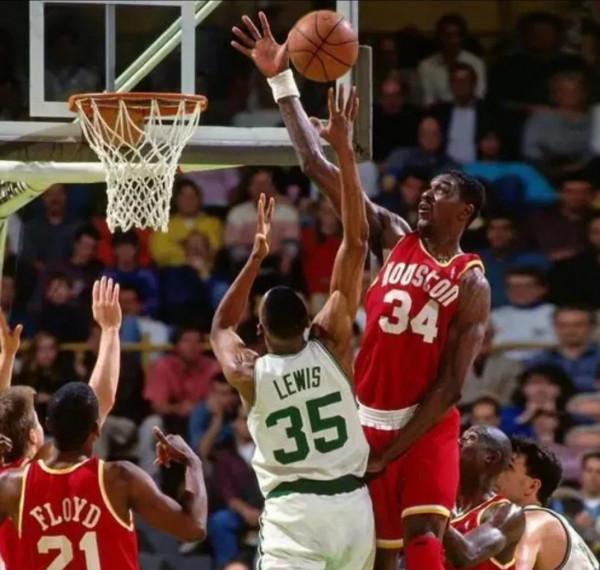 “銅牆鐵壁”!NBA現役防守能力第一檔僅4人,其餘只是一般防守者 “銅牆鐵壁”!NBA現役防守能力第一檔僅4人,其餘只是一般防守者