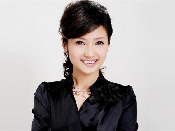 “北衛一姐”春妮：一婚蔣虎多年丁克，二婚嫁央視國臉高齡生子