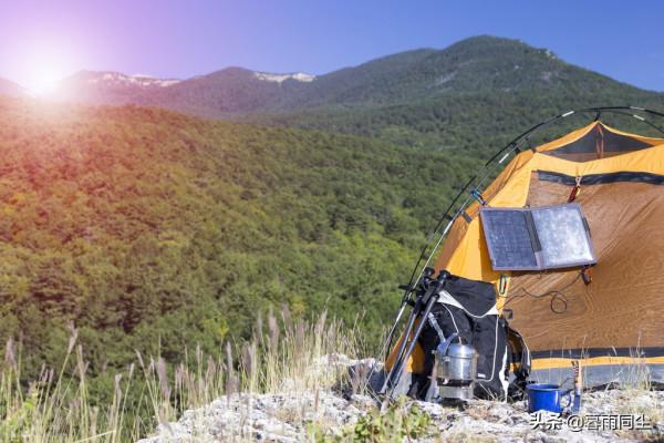 揹包客如何選擇太陽能充電裝備，國外5款最佳揹包太陽能充電裝備