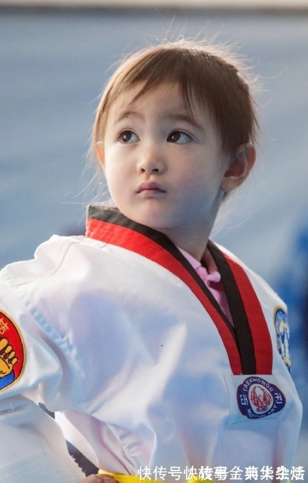 有一種“毀容式長大”叫奧莉，國民萌娃變國字臉，可惜了好基因啊