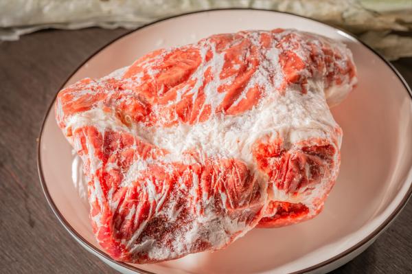 解凍豬肉，不要直接用水泡，教你一招，10分鐘快速解凍，新鮮如初