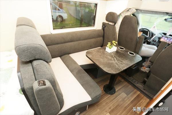 福特汽油底盤T型小房車!自動擋5-6座,停車方便適合夫妻帶娃出遊 福特汽油底盤T型小房車!自動擋5-6座,停車方便適合夫妻帶娃出遊