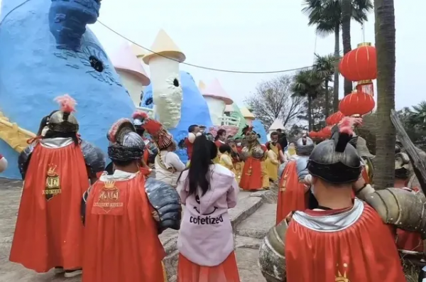 雲南的小人國裡沒有童話