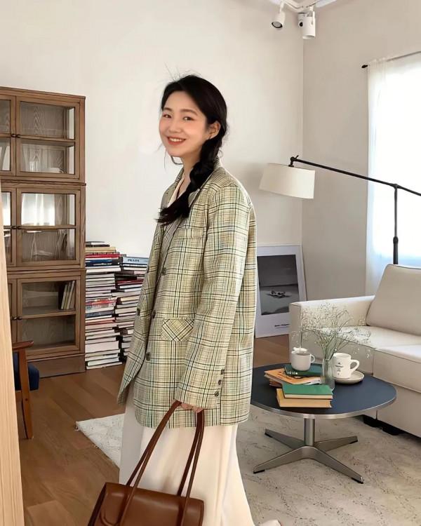 早春的第一件薄外套！小個子照著這樣穿，顯高又氣質