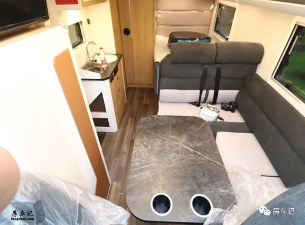 商務家用兩不誤!福特新全順底盤,實拍宇通C520高性價比房車 商務家用兩不誤!福特新全順底盤,實拍宇通C520高性價比房車