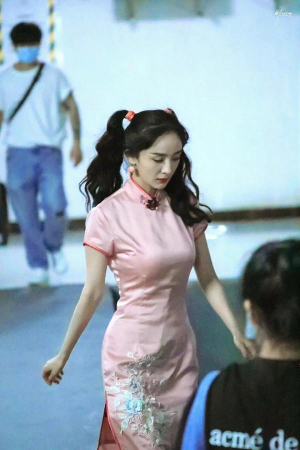 楊冪VS景甜，誰的旗袍造型贏了？