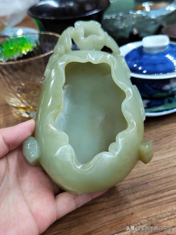 欣賞：［蓮花筆洗.舊藏］青白玉籽料器皿老玉欣賞