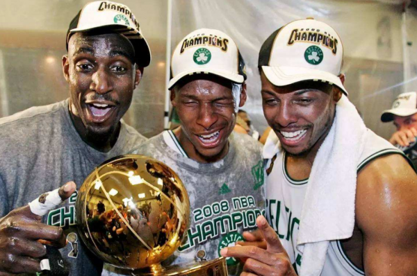 太陽完勝湖人，段冉：楊老師覺得太陽會奪冠嗎？楊毅：不會，不能