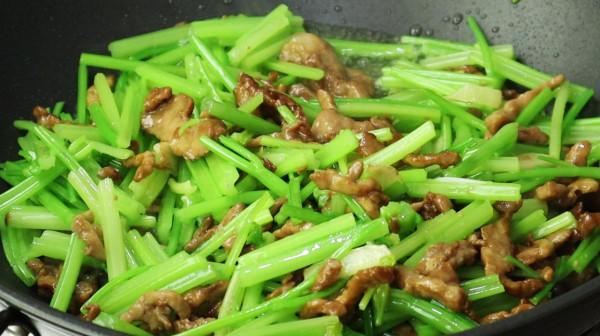 中秋家宴，4菜1湯已備好，有葷有素，做法簡單，用來待客倍有面