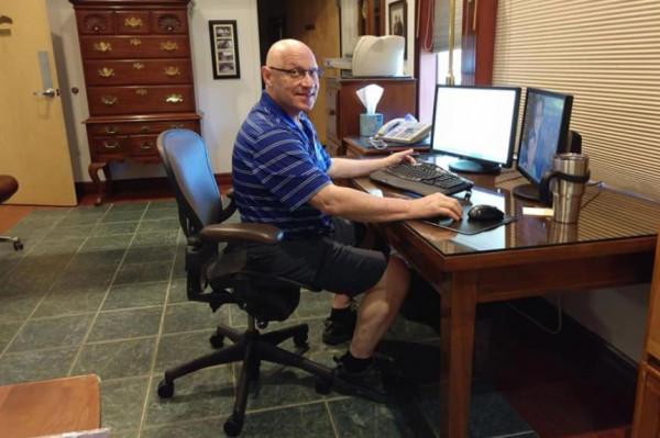 美國一場數十年的騙局！自己的婦科病的醫生，竟是親生父親