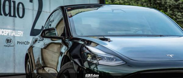 特斯拉-Model3全車貼膜LB改色膜超亮金屬祖母石綠