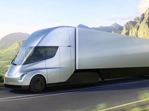 特斯拉半掛車開始交付 電能成本低 兩年回收投資