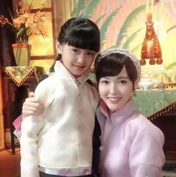 童星也內捲了？張籽沐13歲演高中生，小溫宜紀姿含卻沒小時候火？