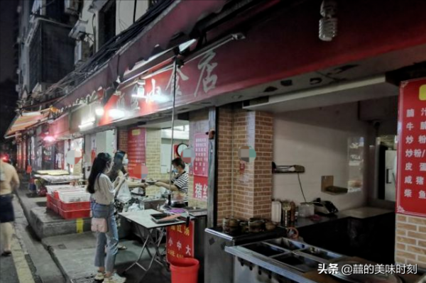廣東小吃店靠一碗飯火了20年，8元1份有人天天來買，有人卻吃不下