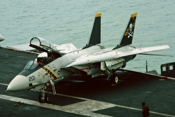 “海四代”成功首飛，打臉一眾黑粉，軍迷們對艦載機有哪些誤解？