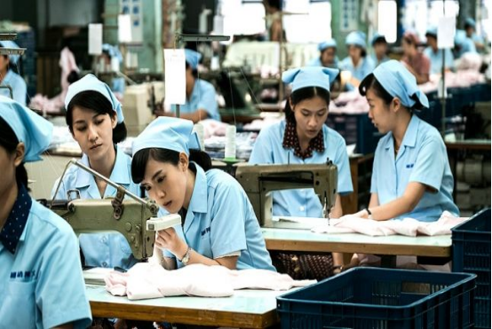 我國三大行業出現“用工荒”，為何月薪上萬，也沒有人願意幹？