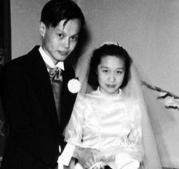 1973年楊振寧與毛主席合影留念，杜聿明十分珍惜，將照片懸掛客廳