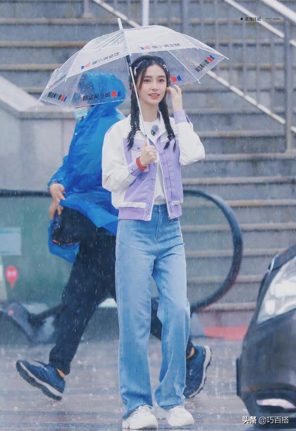 楊穎現身山東錄製跑男，拼色外套搭配牛仔褲，休閒氣質惹人圍觀