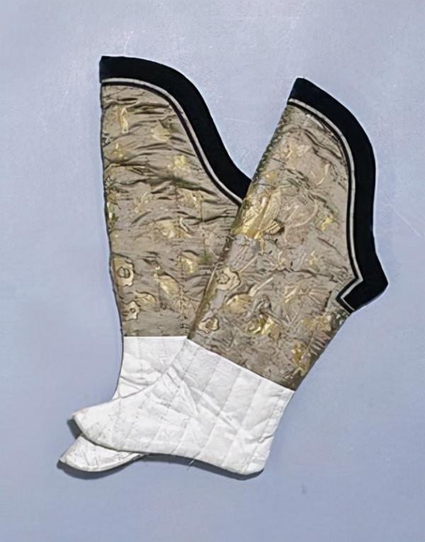 慈禧的襪子有多豪，造價不菲，需上千人縫製，只穿一次就扔掉