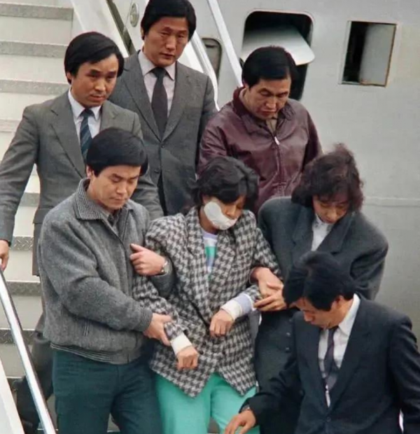 1987年女特工炸客機致百人喪生，被捕謊稱中國人，為何最後被特赦