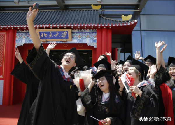 清華女博士到深圳當中學老師：宇宙的盡頭真是編制？本人做出回應