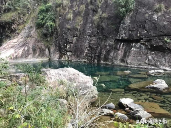 探幽臥龍峽，領略旖旎的山光水色